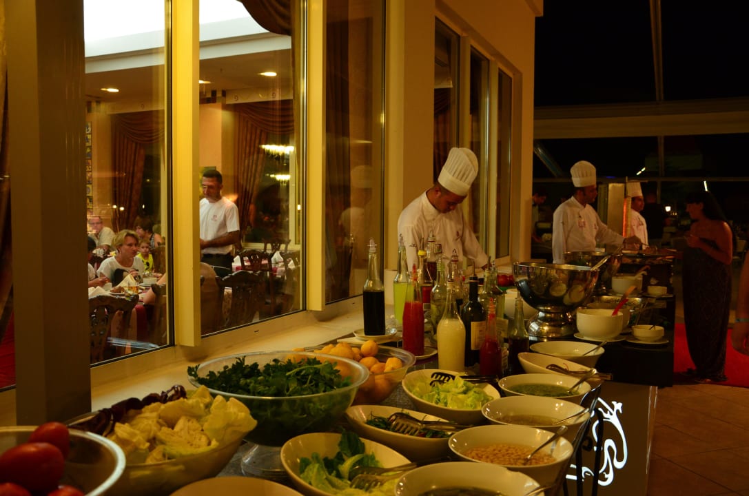 Hauptrestaurant Aussenterrasse Hotel Delphin Diva