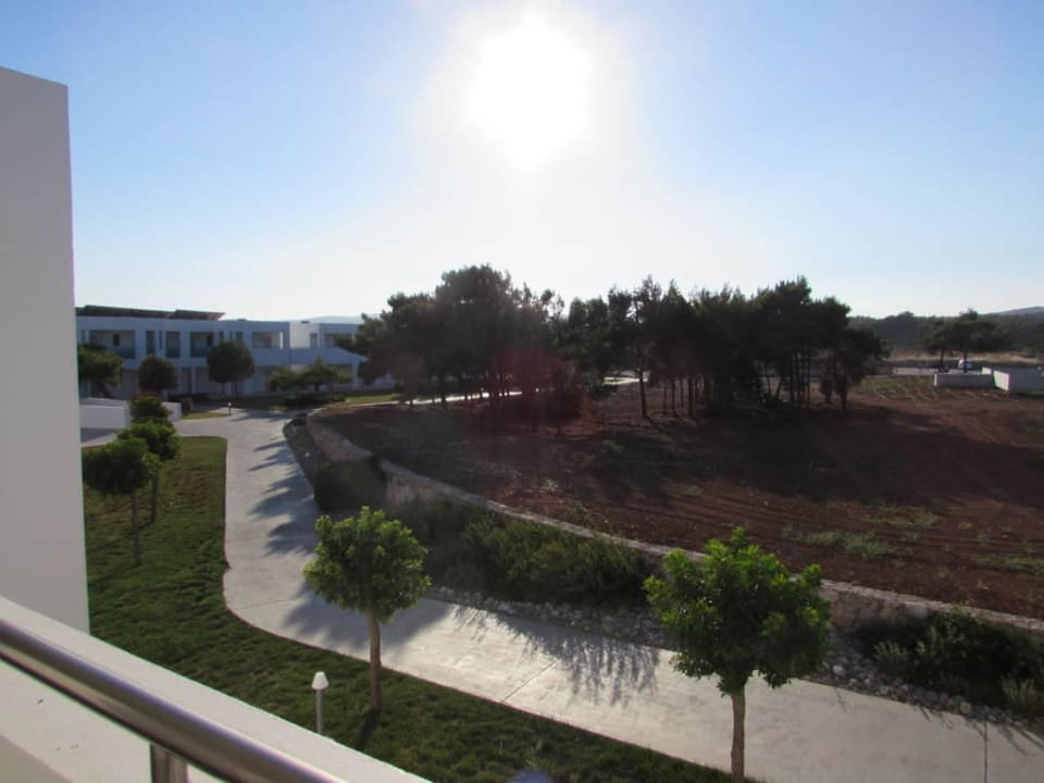 Blick auf die Gartenanlage Atlantica Plimmiri