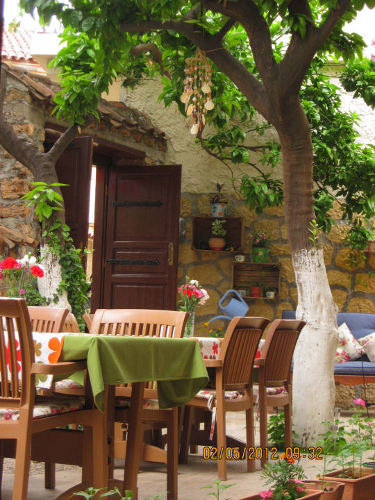 Our cosy garden.... Pension Embassy