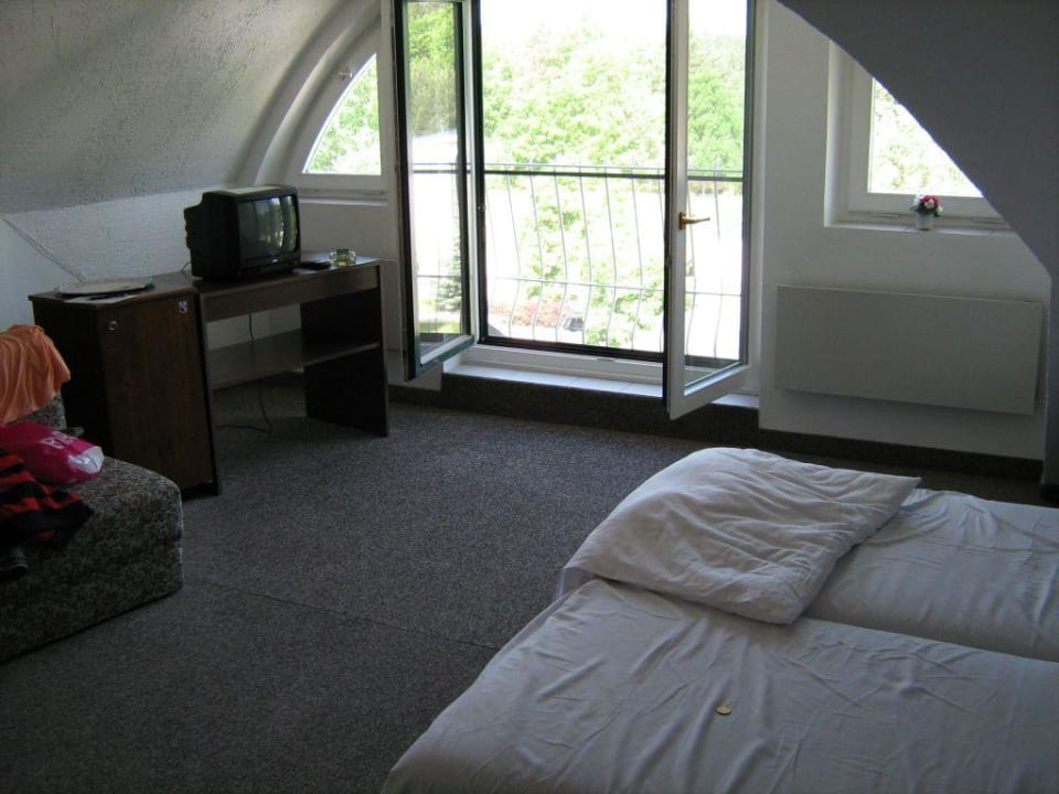 Bett und TV Waldhotel Perslak