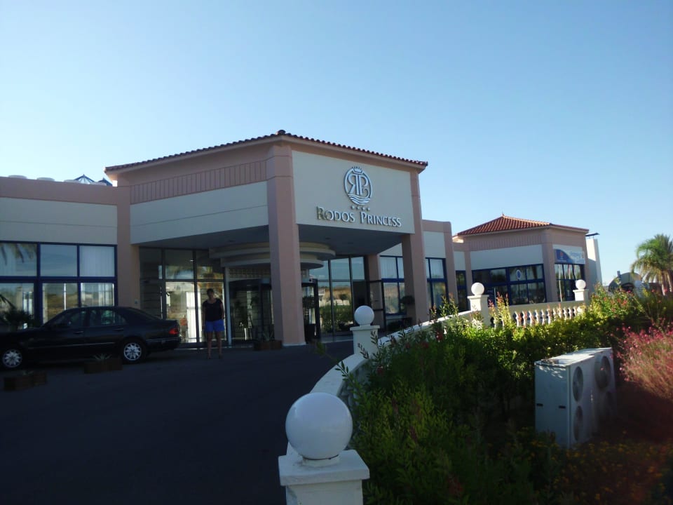 Eingang des Hotels Rodos Princess Beach Hotel & Spa