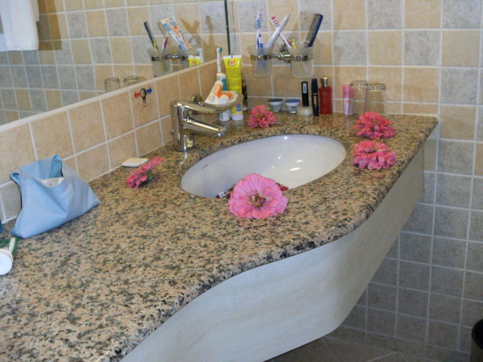 Bad im Familienzimmer. VONRESORT Golden Beach