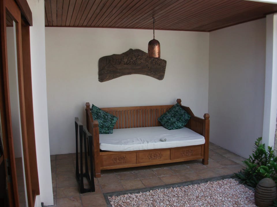 Couch im Garten Zimmer 402 Bali Mandira Beach Resort & Spa