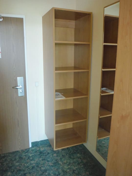 Der ""Kleiderschrank"" Hotel Berlin Lichtenberg