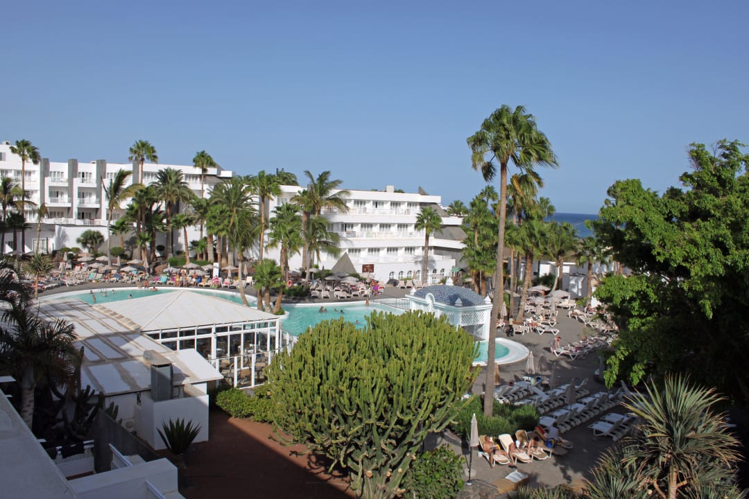 Aussicht von der Suite auf den Pool Hotel Riu Paraiso Lanzarote