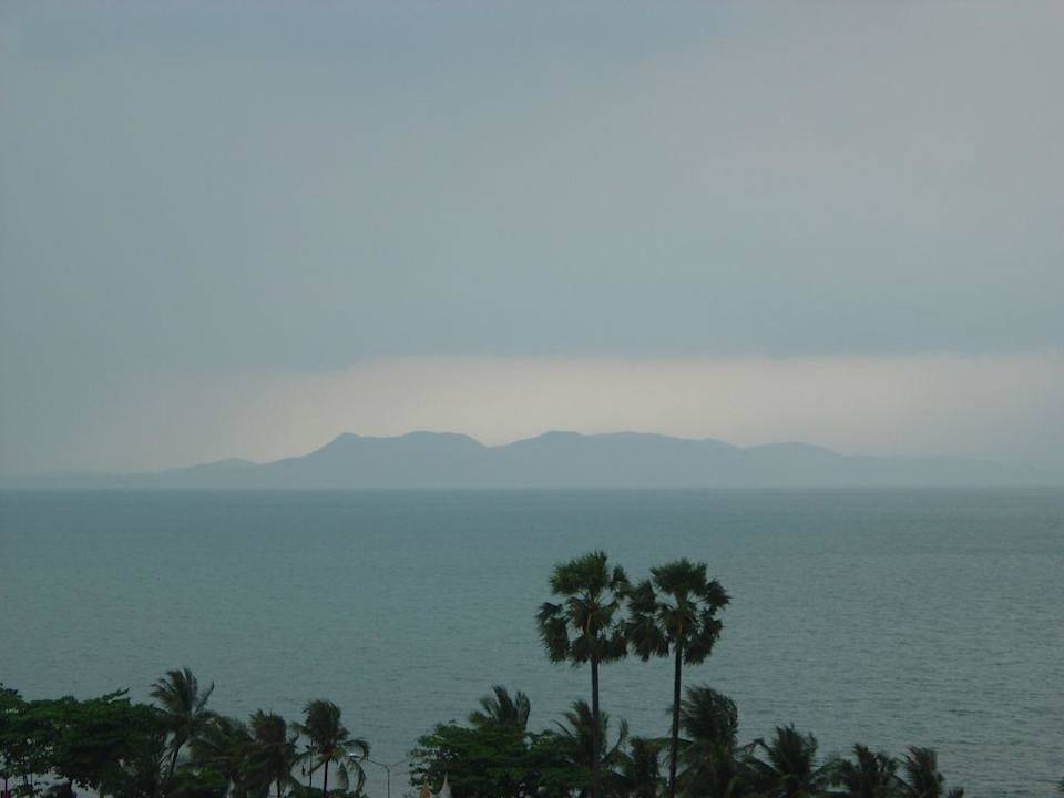 Blick vom Balkon zum Strand Hotel Grand Jomtien Palace