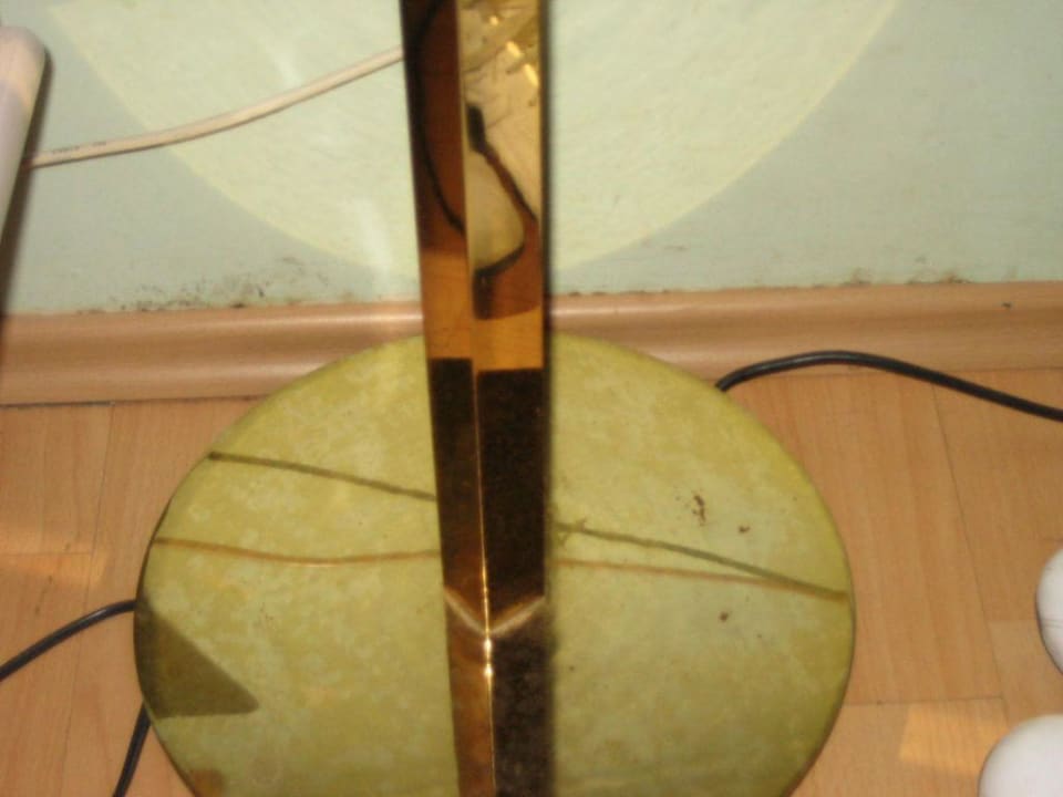 Stockflecken in Höhe Fußleiste Hotel Apadana