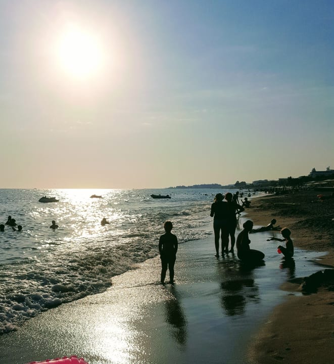 Strand Club Turtas Beach Hotel