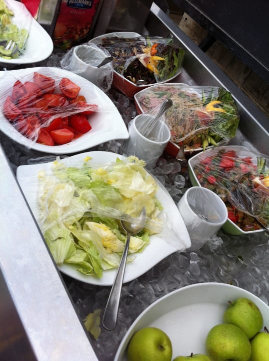 Mittag am Strandbuffet Parrotel Beach Resort