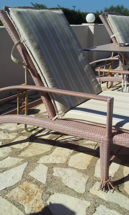 Vergammelte Liegen Olympia Golden Beach Resort & Spa