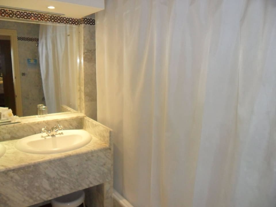 Badezimmer Abades Benacazón Hotel