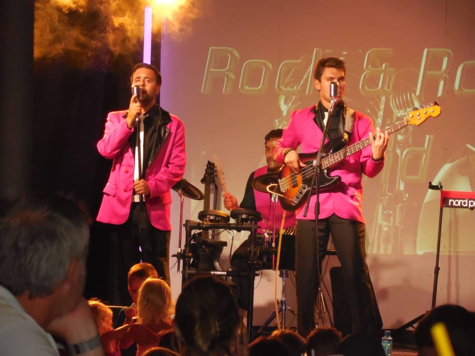 Abendprogramm: sensationell! Zafiro Bahia