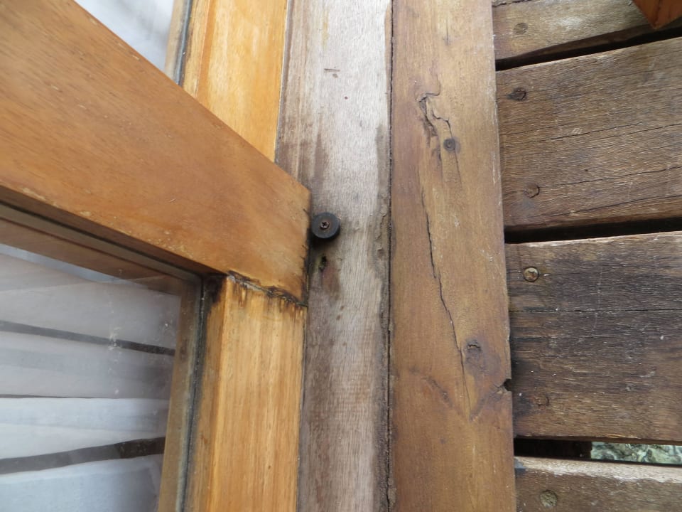 Zustand der Fenster in der Wasservilla Adaaran Select Hudhuran Fushi - Premium All Inclusive