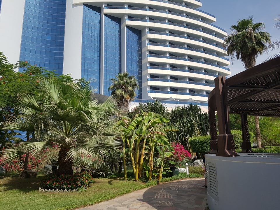 Außenansicht Hotel Le Meridien Al Aqah Beach Resort