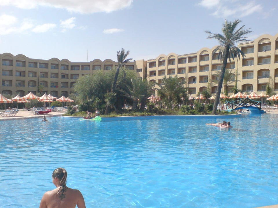 Poollandschaft mit Hotel Nour Palace Resort & Thalasso