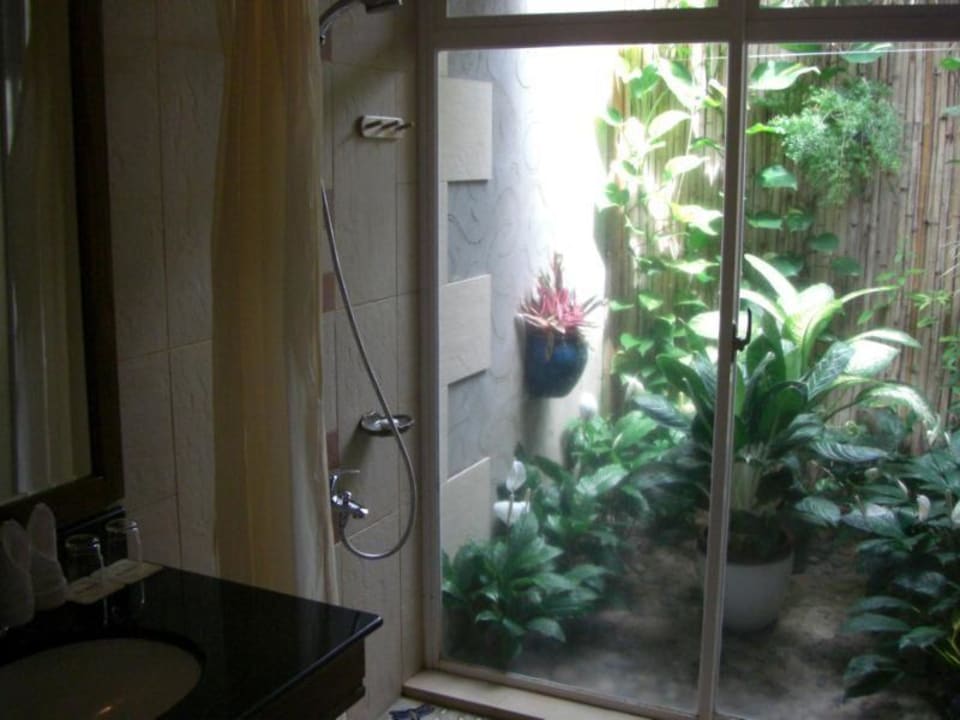 Dusche mit Glastür nach aussen Hotel Terracotta Resort