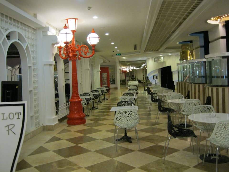 Im Untergeschoss, geschmackvolle Einrichtung Hotel Delphin Imperial