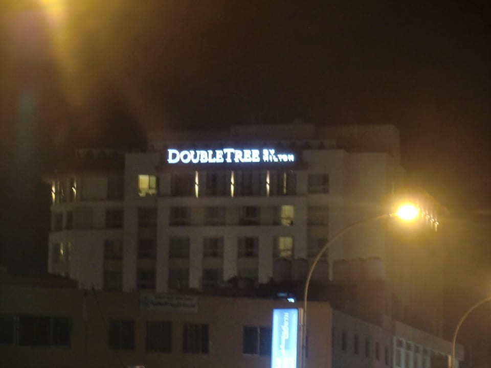 Hotel bei Nacht DoubleTree by Hilton Hotel Aqaba