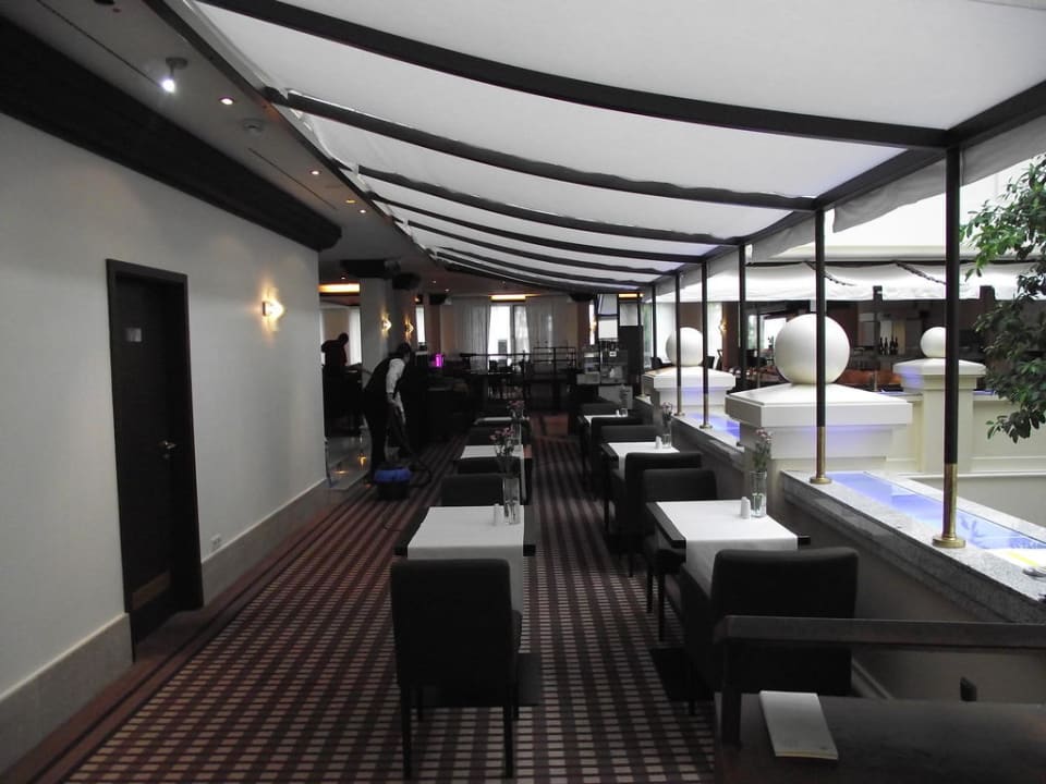 Weg zum Restaurant Crowne Plaza ® Hamburg - City Alster