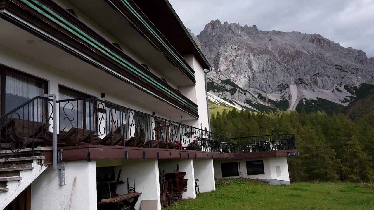 Außenansicht Berghotel Dachstein