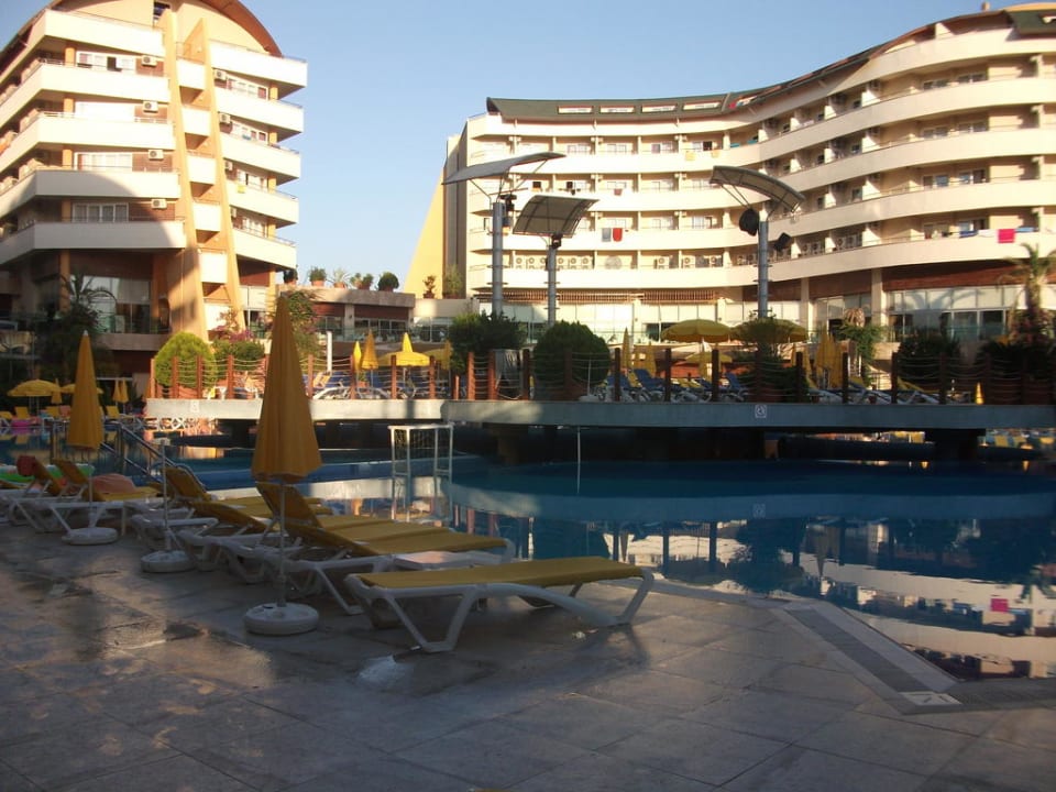 Poolanlage Alaiye Resort & Spa