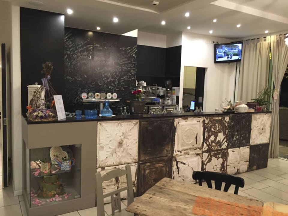 Bar D-Place Aparthotel & Suite