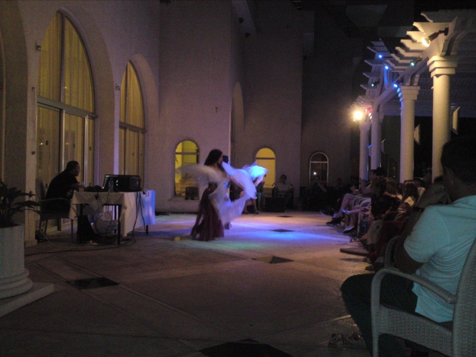 Tanzshow The Golden Coast Beach Hotel