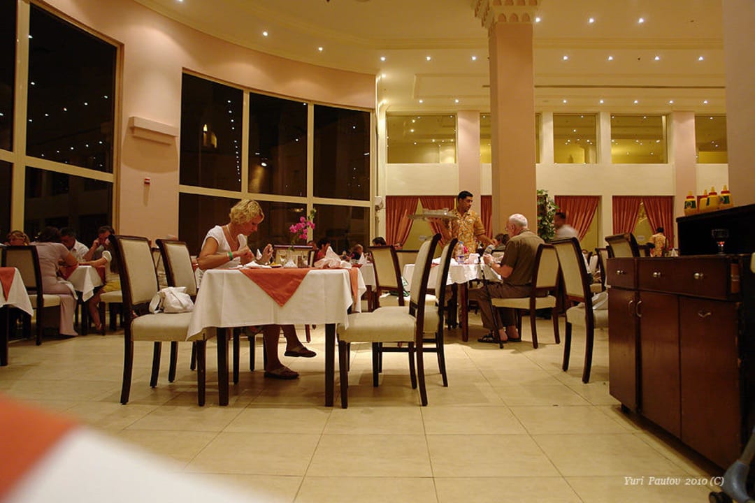 Restauracja główna jedna z dwóch Hotel Continental Plaza Beach