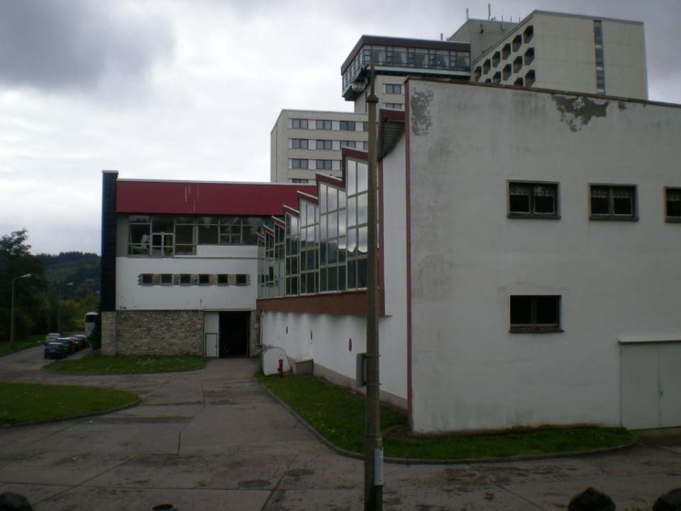 Blick vom (gebührenpflichtigen) Parkplatz AHORN Berghotel Friedrichroda