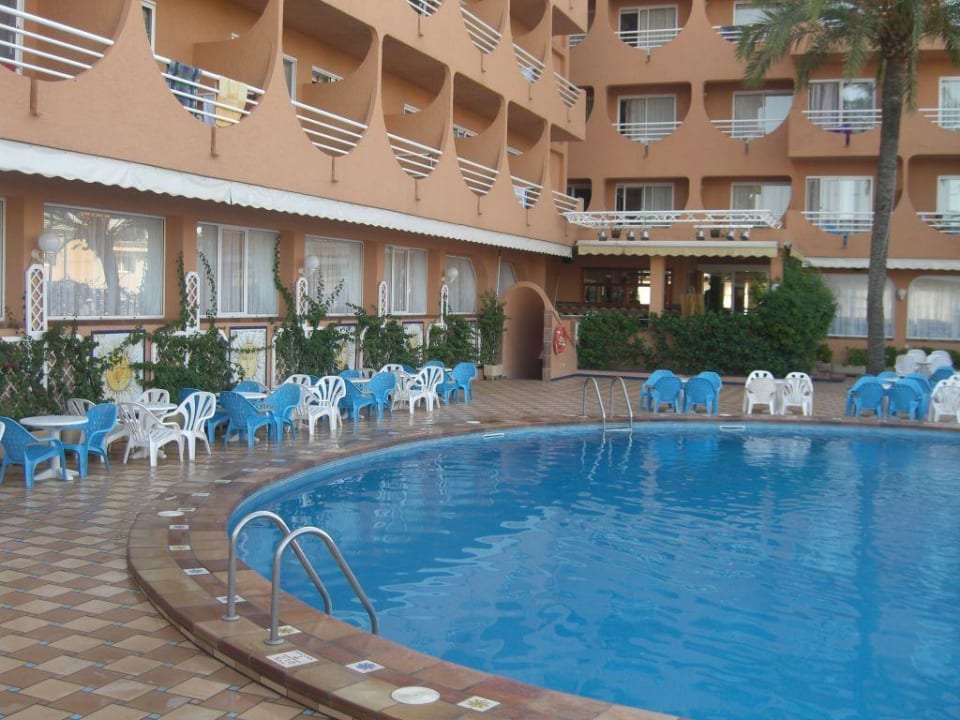 Pool links früh Hotel & Apartments Vista Park
