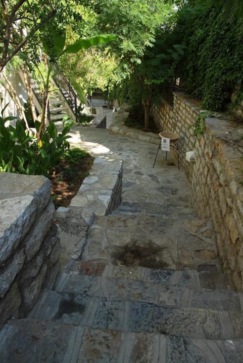 Schody prowadzące do budynków klubowych Riva Bodrum Resort