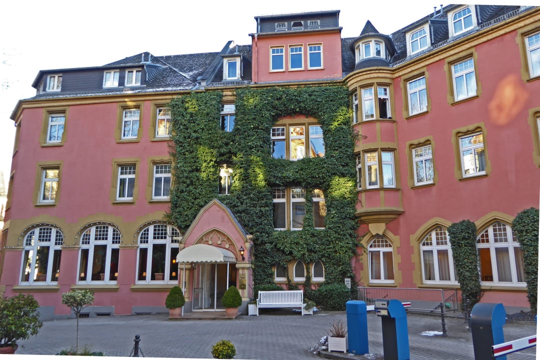 Vom Parkplatz aus Oranien Hotel & Residences Wiesbaden