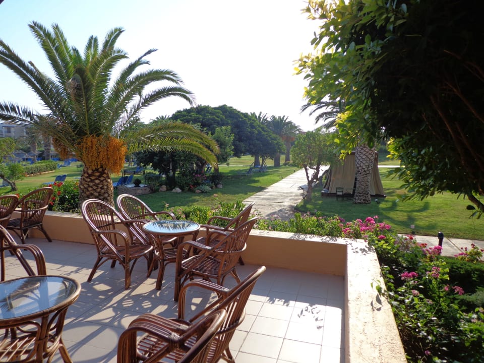 Terrasse Hotelbar - Blick Garten Anissa Beach & Village