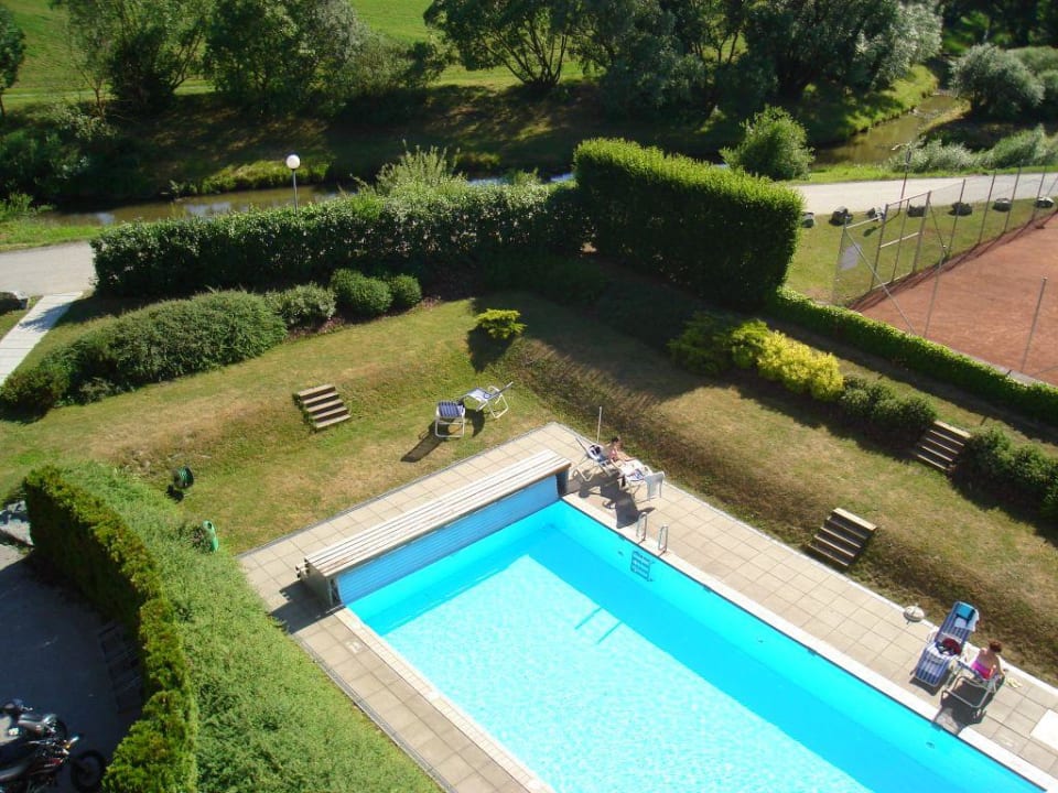 Pool vom Zimmer aus gesehen Sporthotel Aktivpark Güssing