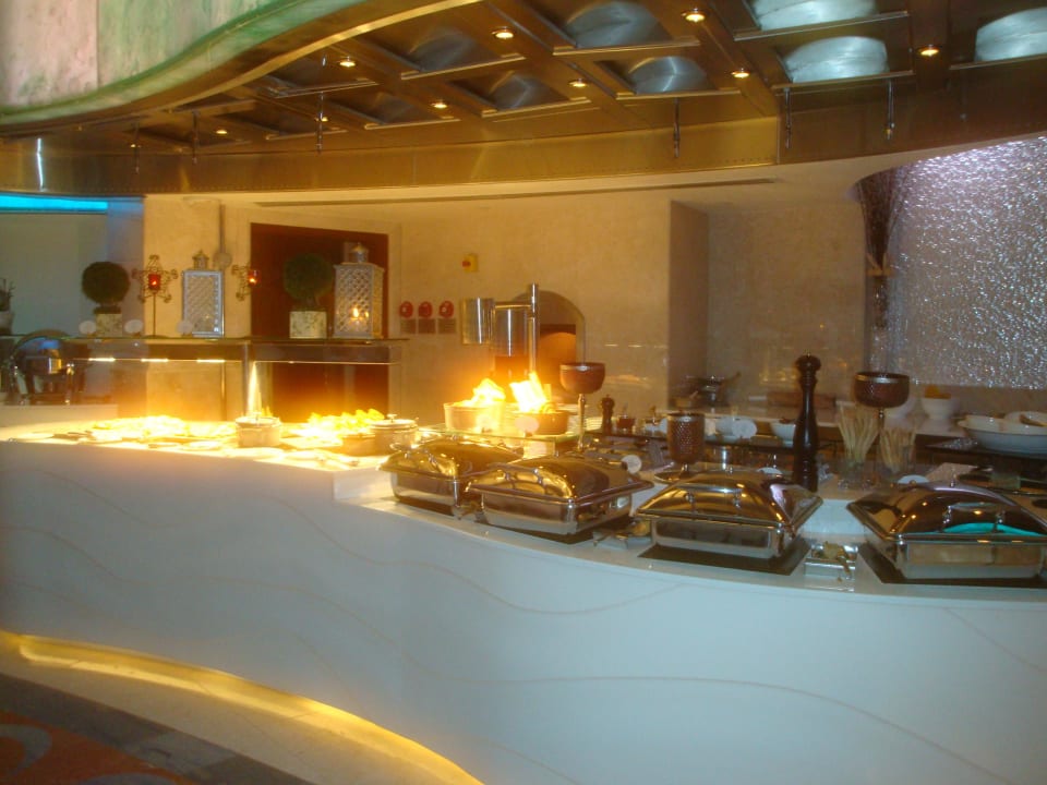 Hauptspeisenbuffet The St. Regis Saadiyat Island Resort, Abu Dhabi