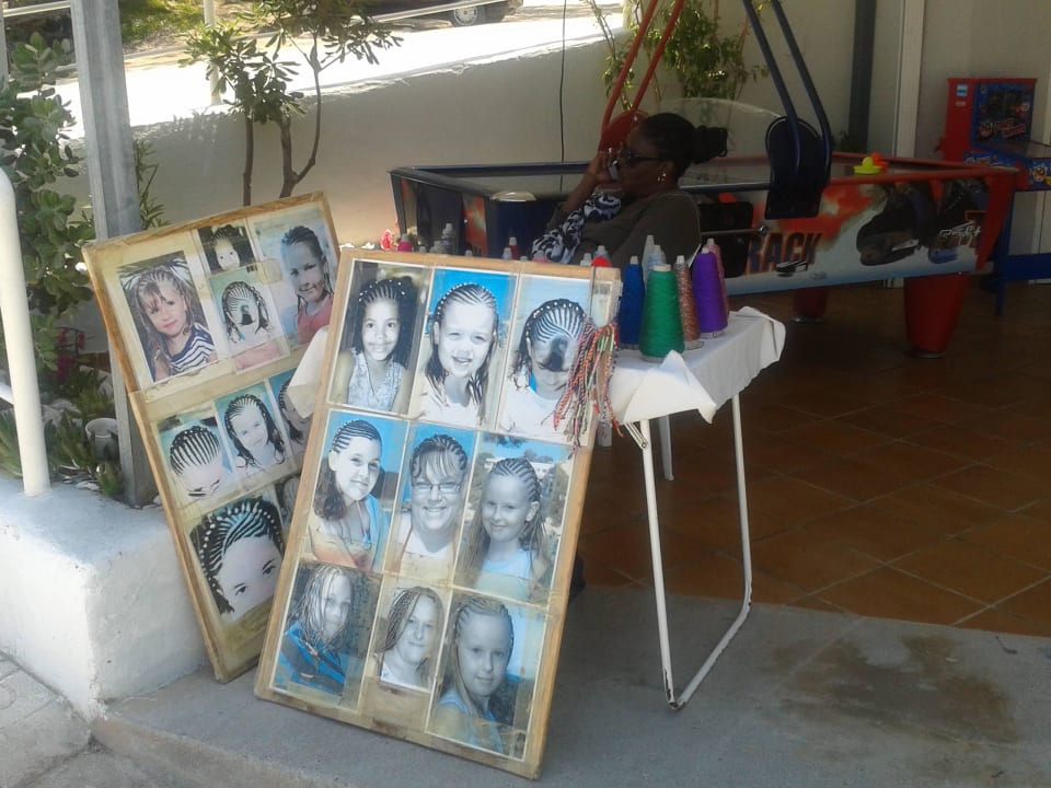 Flechten an der Beachbar Barceló Portinatx - Adults only