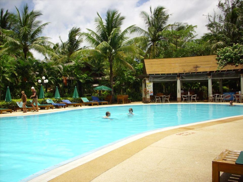 Poolanlage im Garten Deevana Patong Resort & Spa
