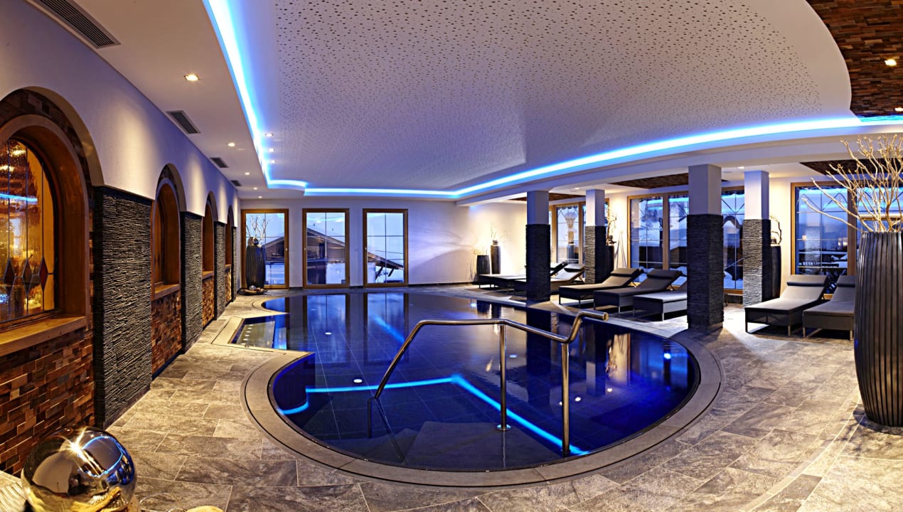 Pool Natur- & Alpinhotel Post