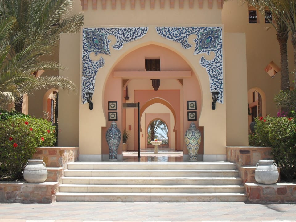 Hoteleingang Steigenberger Coraya Beach - Adults only