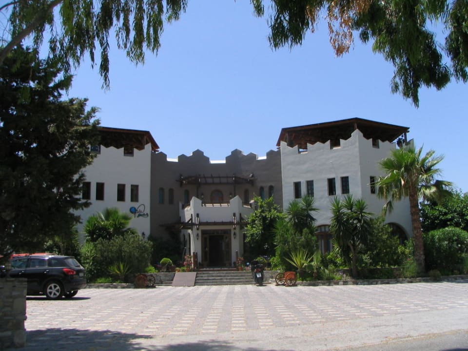 Frontansicht Gaia Garden Hotel