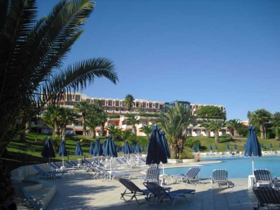 Blick vom Pool - Hinteransicht Kresten Palace Hotel