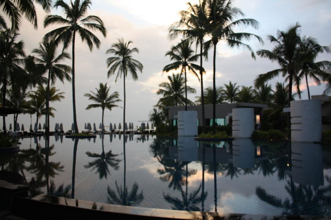 Pool am Abend Ramada Resort by Wyndham Khao Lak