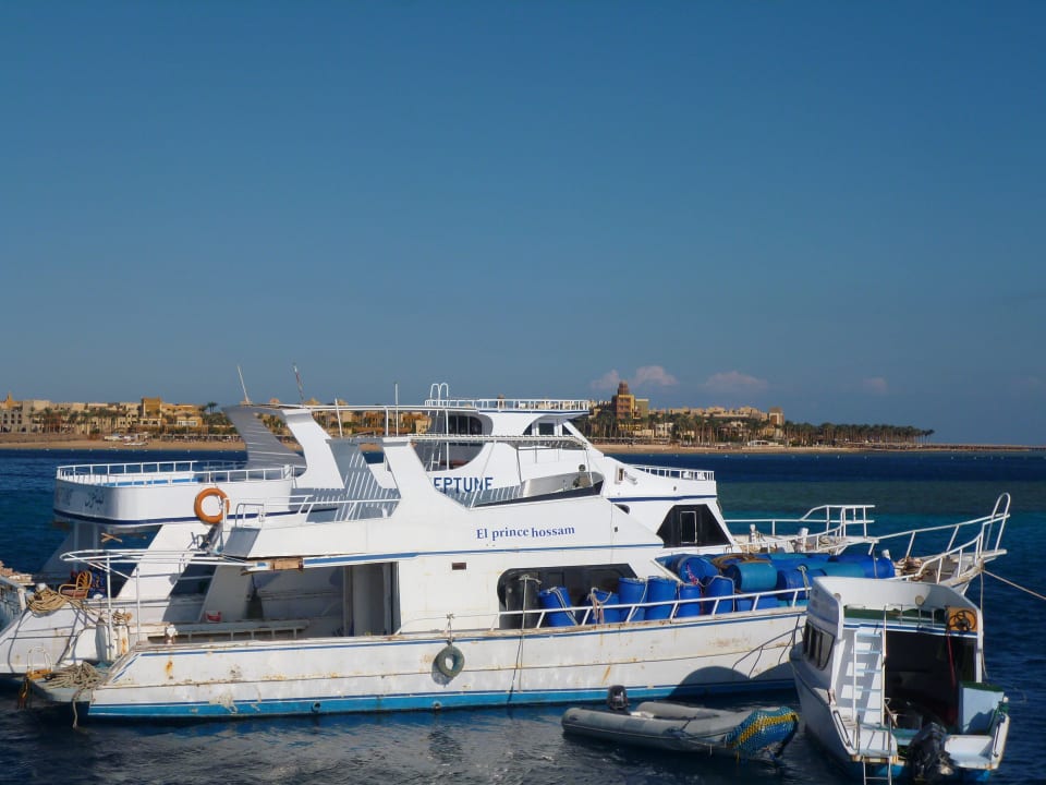 Такие судна возят на экскурсию Stella Beach Resort & Spa Makadi Bay