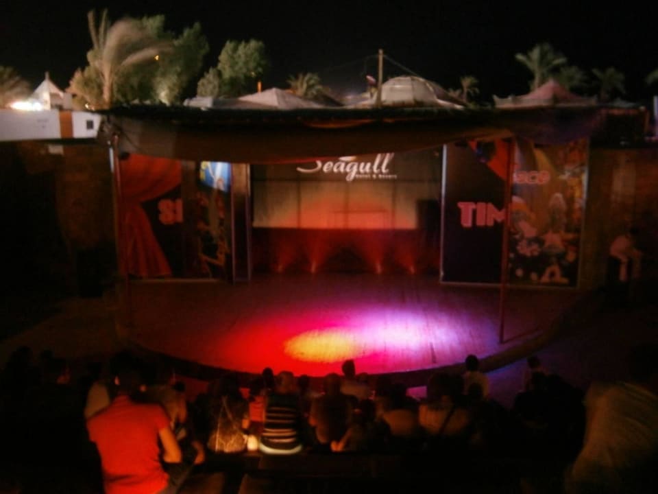 Перед вечерним шоу в амфитеатре Seagull Beach Resort