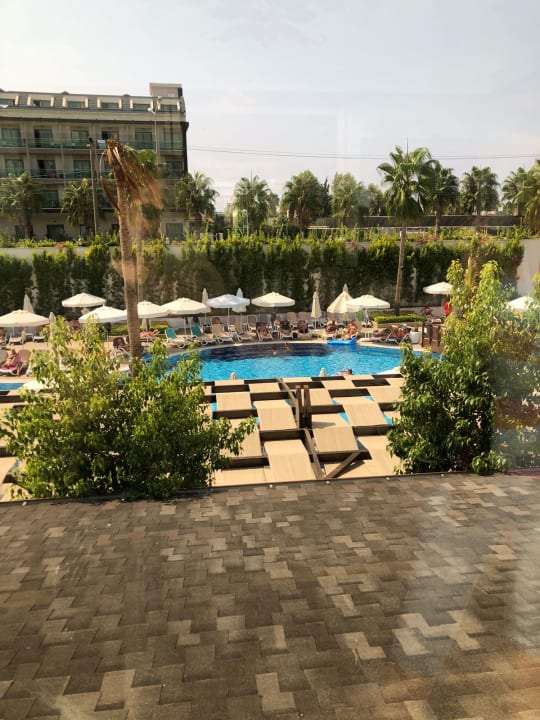 Pool Mary Hotel Side