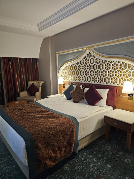 Zimmer Royal Taj Mahal Hotel