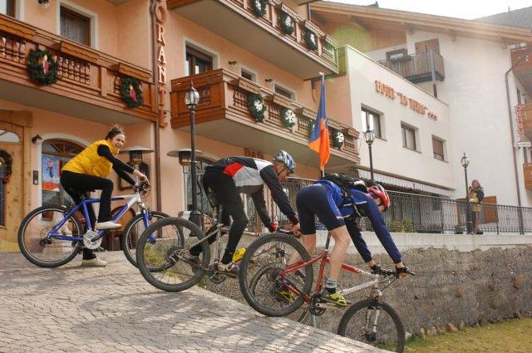 Family Hotel La Perla - Bike Hotel La Perla