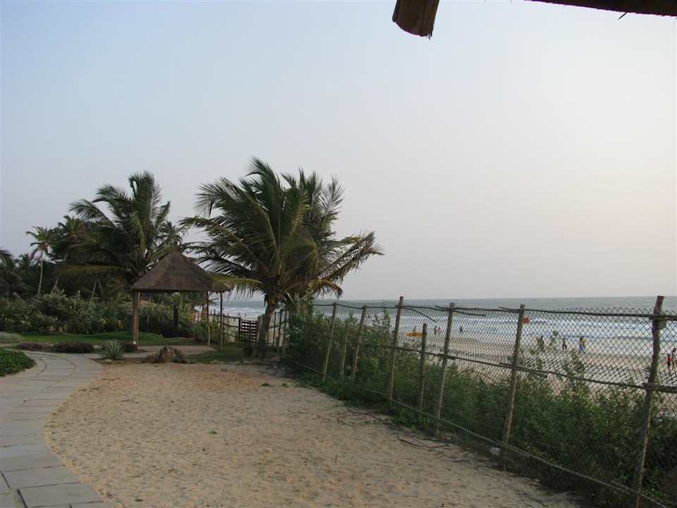 Zugang zum Strand Hotel Baywatch Resort