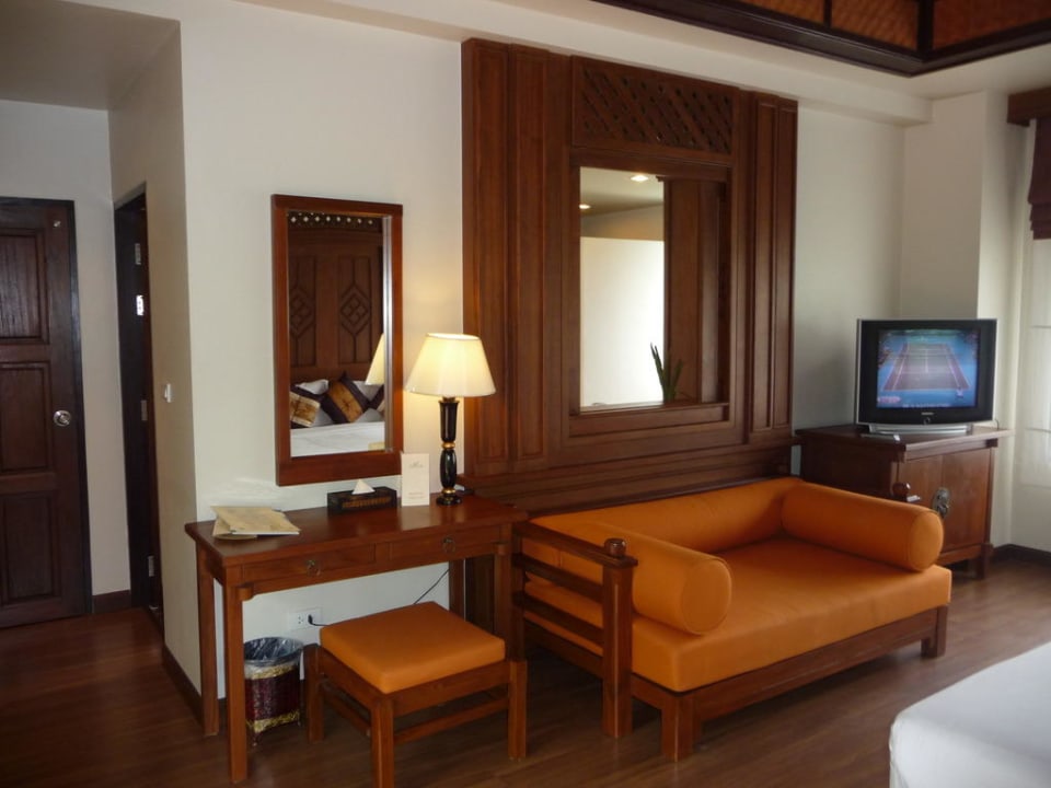 Couch, Durchblick zum Bad Superior Steinbungalow The Fair House Beach Resort