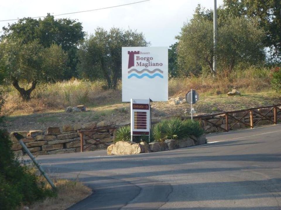 Zufahrt zum Resort Borgo Magliano Garden Resort